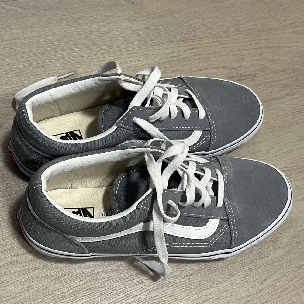 Vans NEW junior size US 7 EUR 39